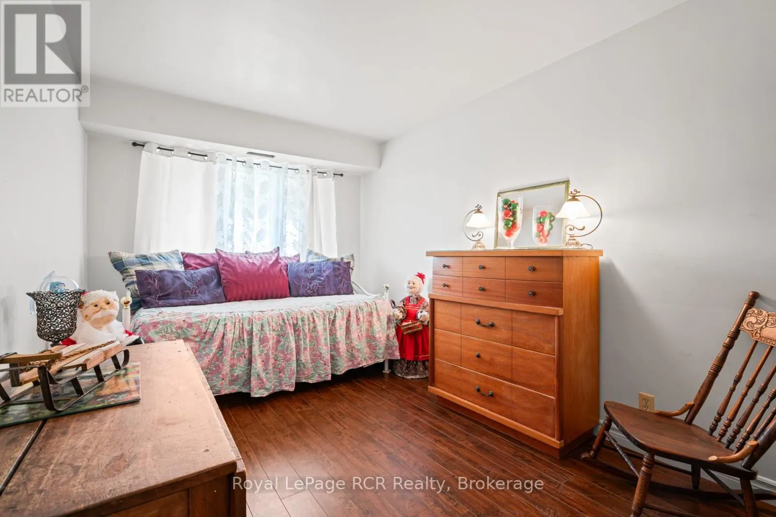 136 4TH AVENUE
