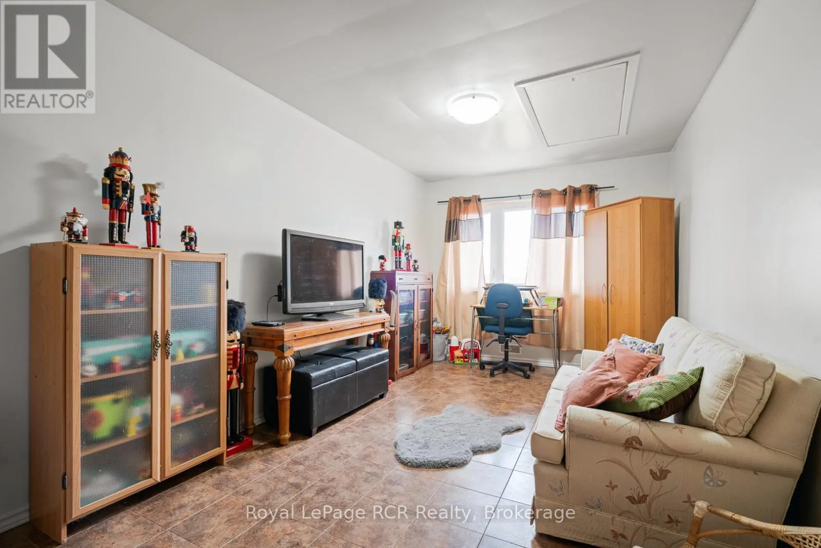 136 4TH AVENUE