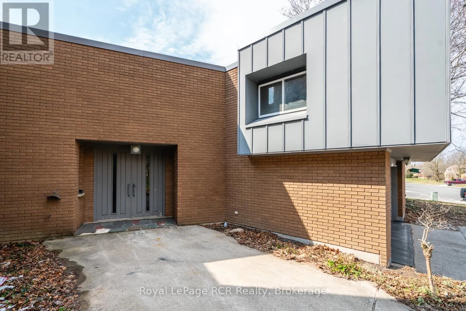 136 4TH AVENUE