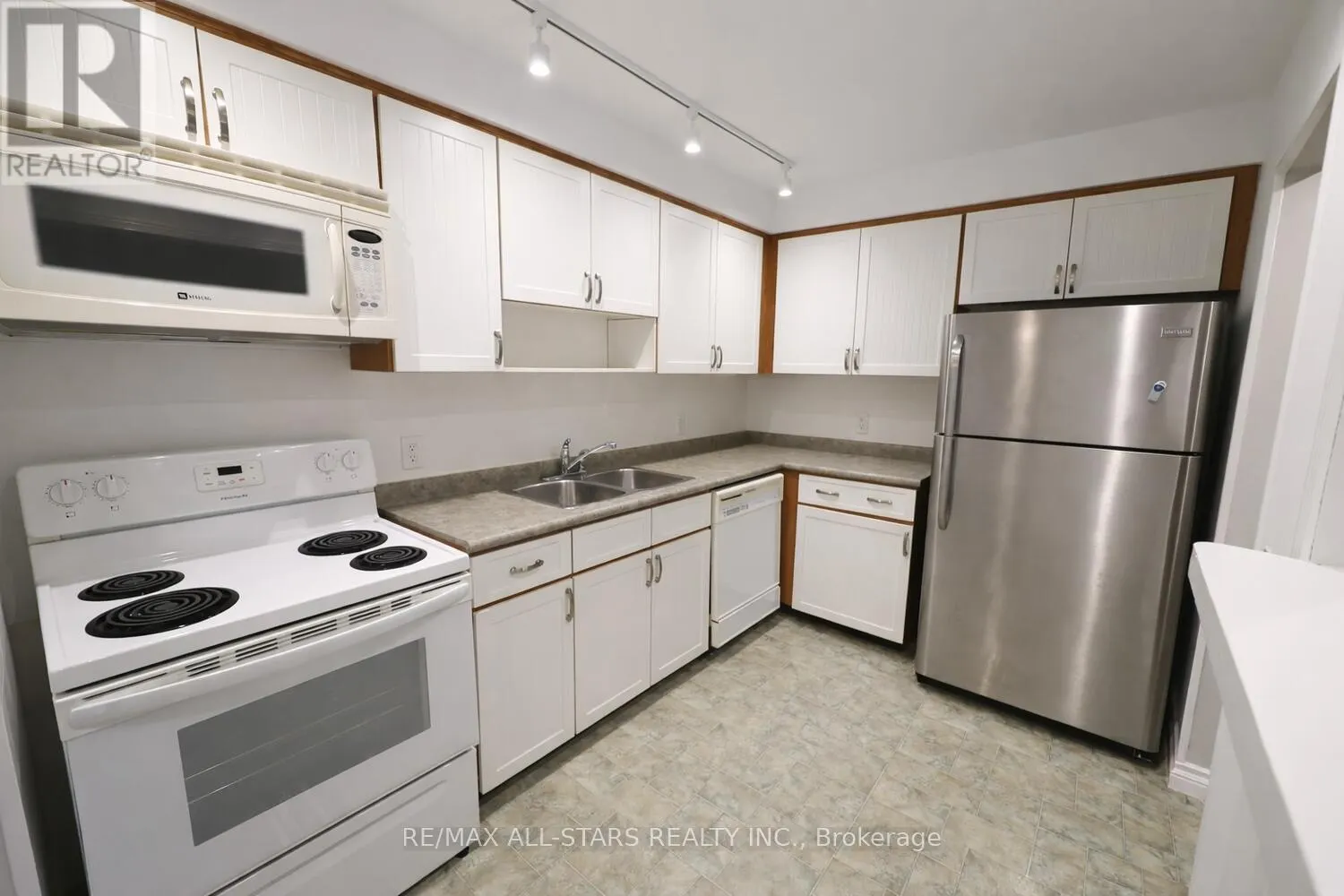 602 - 200 EAST STREET S #602