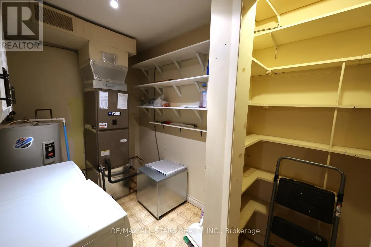 602 - 200 EAST STREET S #602