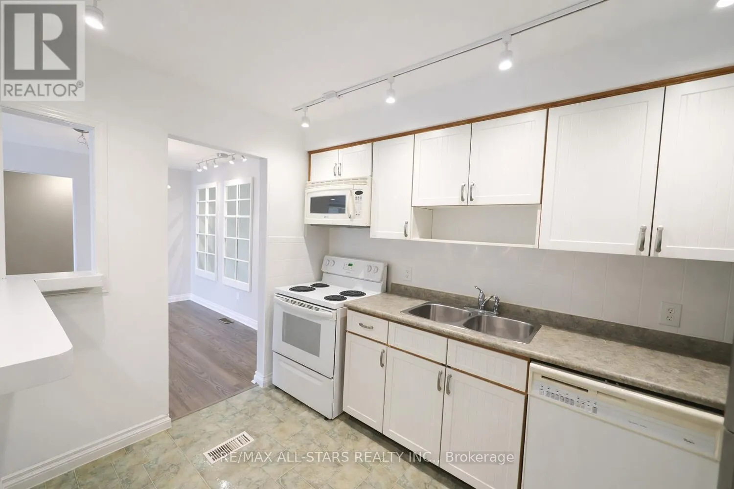 602 - 200 EAST STREET S #602
