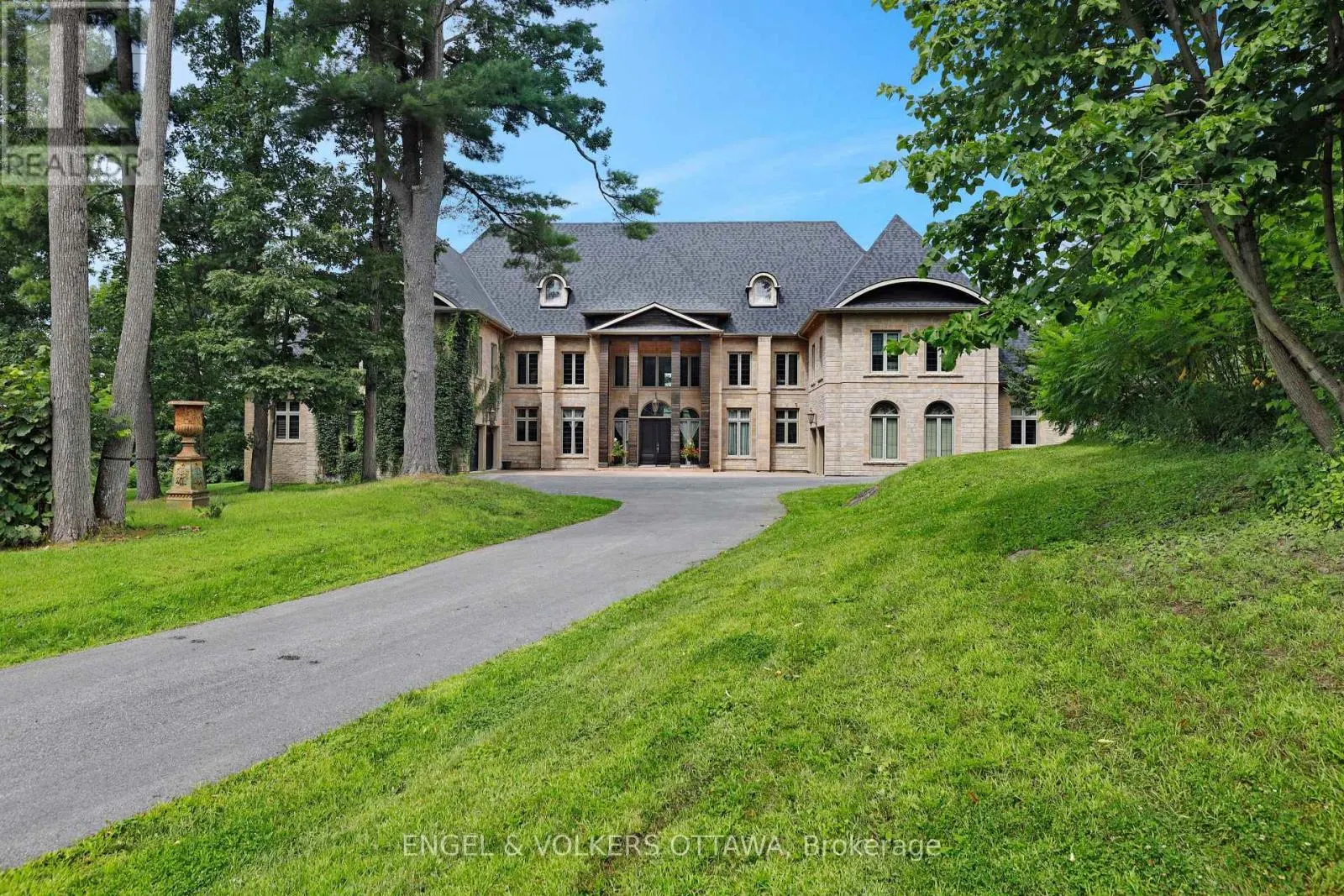 2892 PRESQUILE ROAD