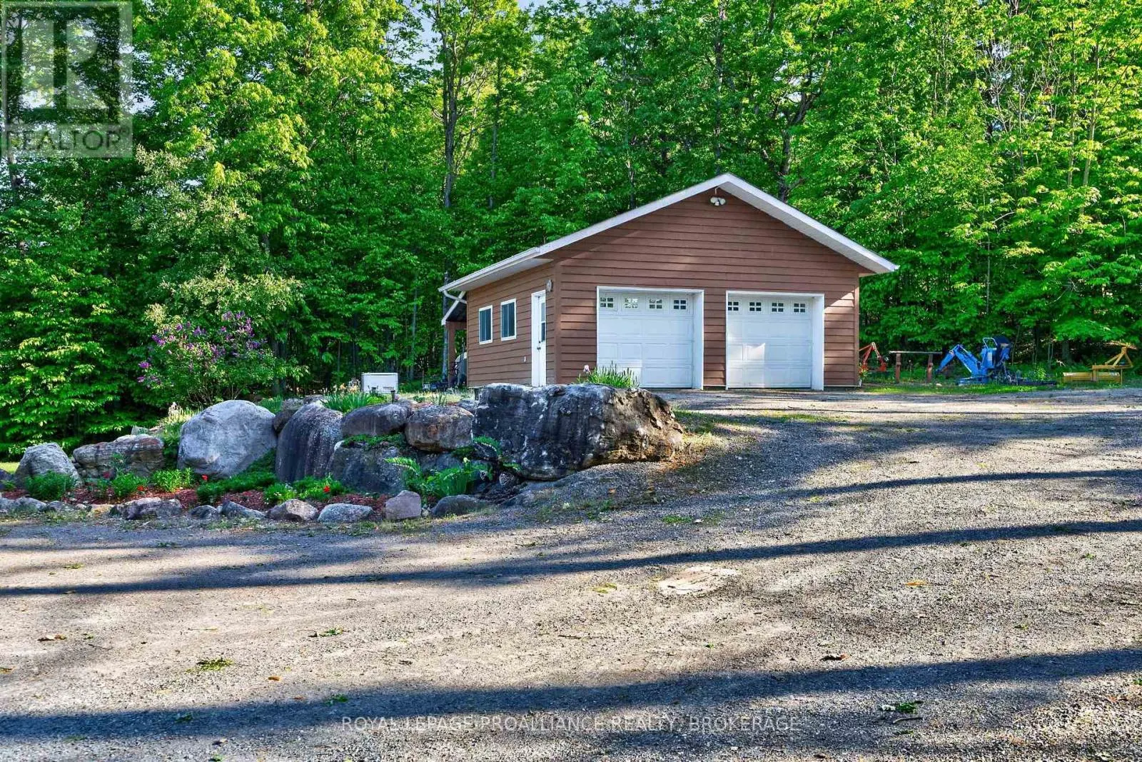 606 WHITES POINT ROAD