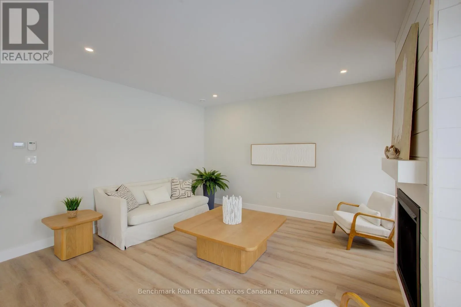 38 - 1182 QUEEN STREET #38