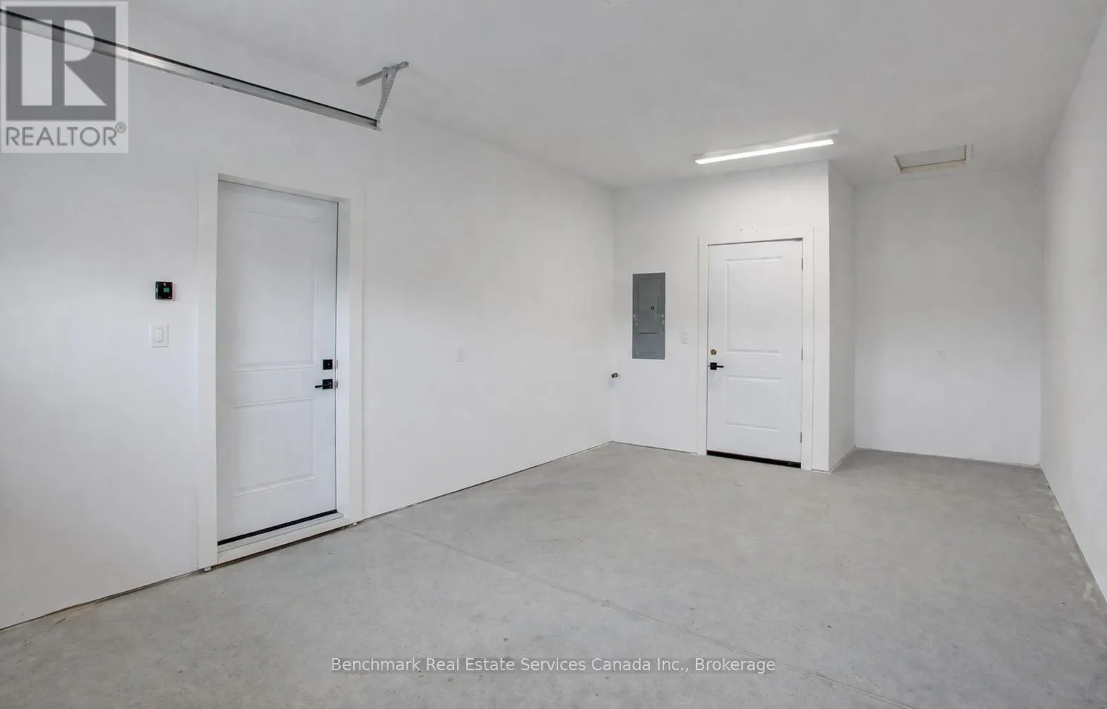 62 - 1182 QUEEN STREET #62