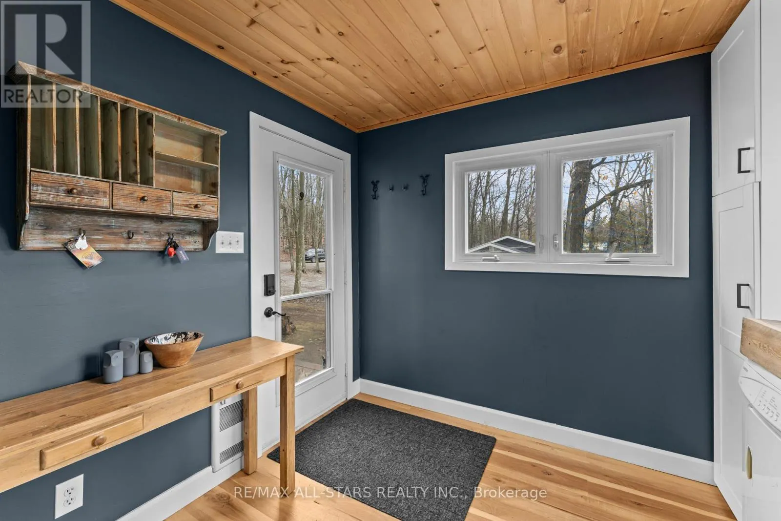 244 DEER BAY REACH ROAD S