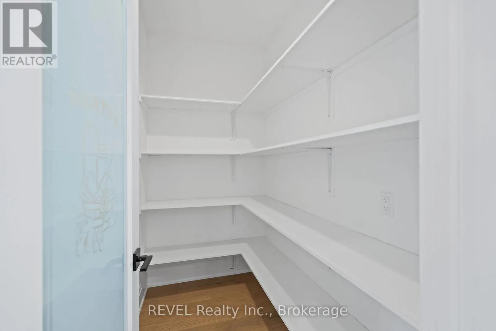 11 ACCURSI CRESCENT