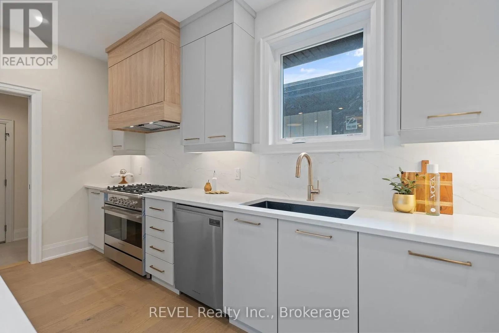 11 ACCURSI CRESCENT