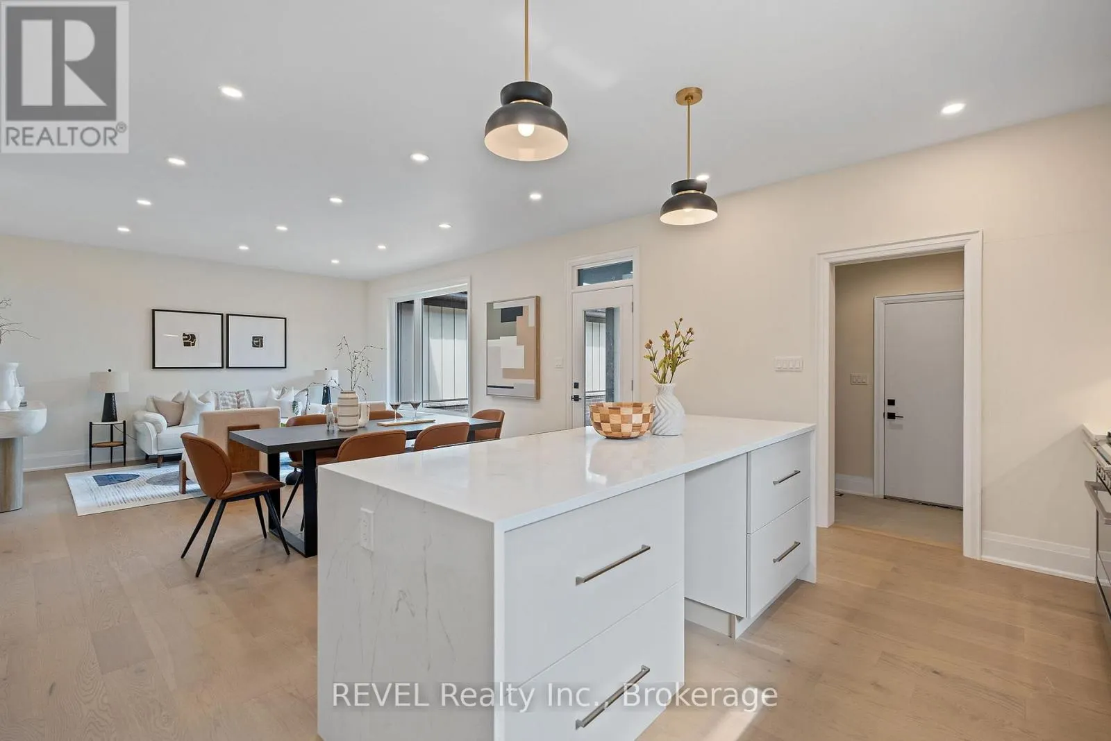 11 ACCURSI CRESCENT