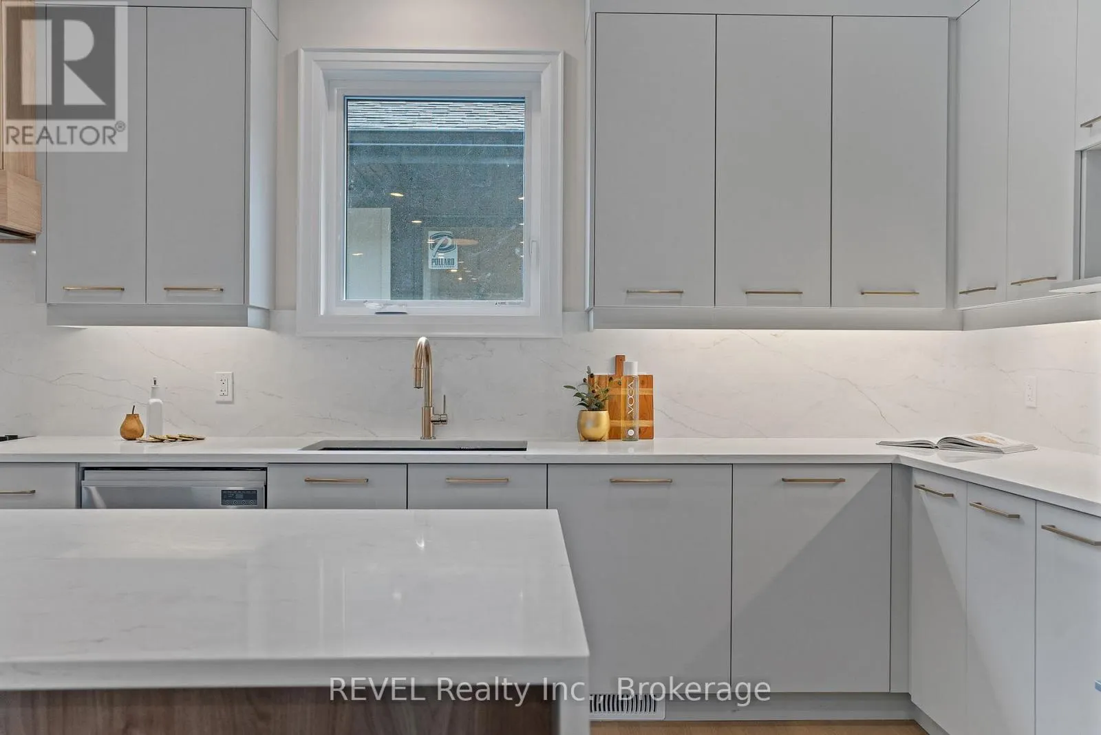 11 ACCURSI CRESCENT