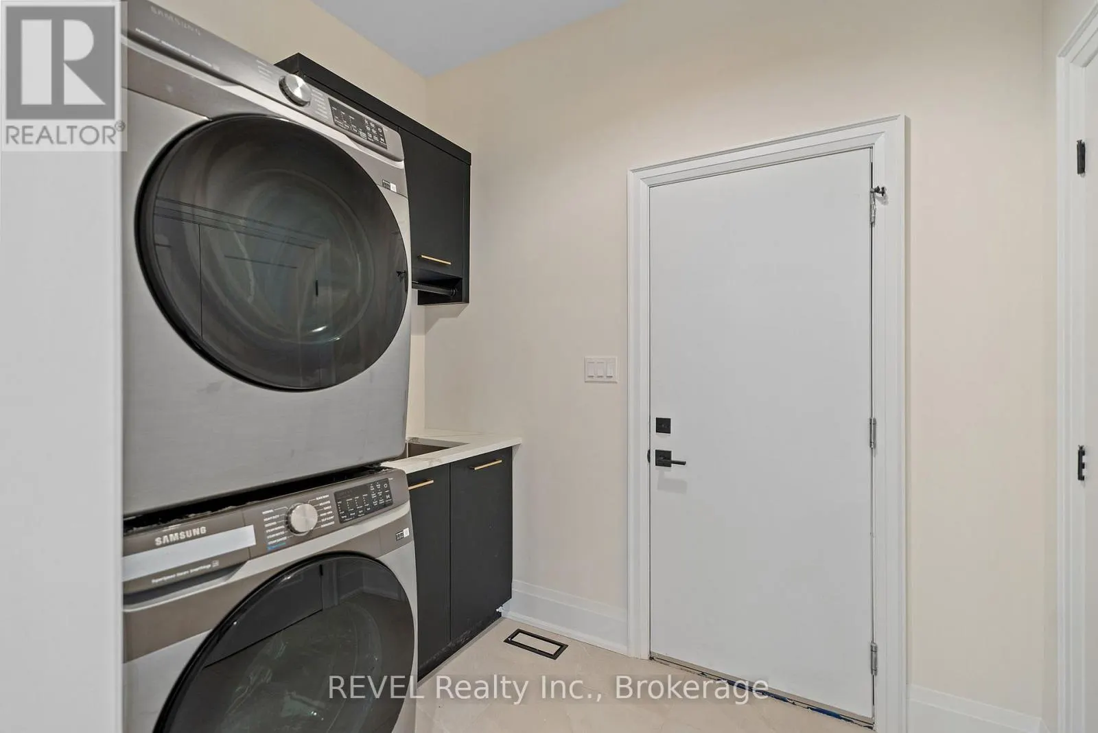 11 ACCURSI CRESCENT