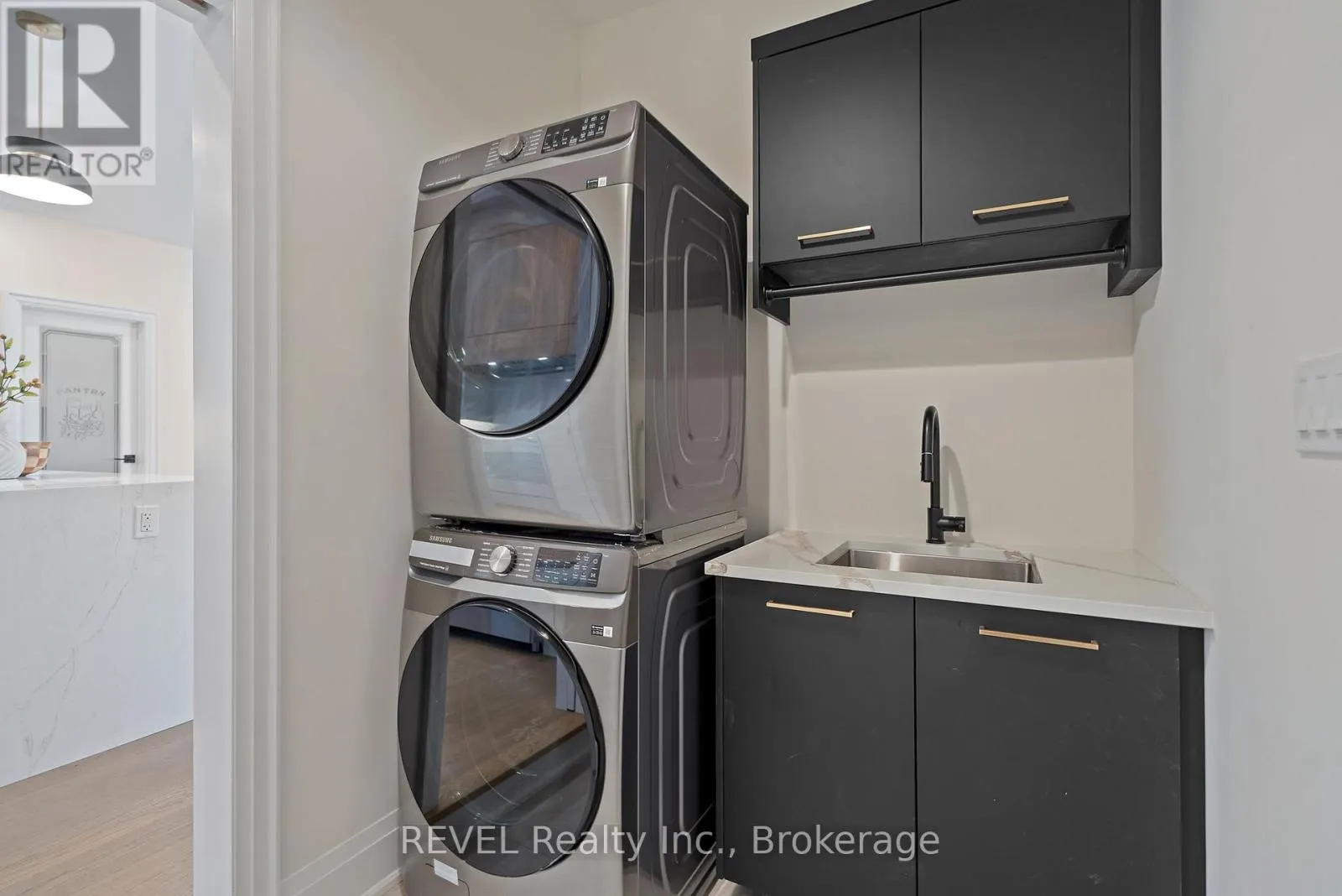 11 ACCURSI CRESCENT
