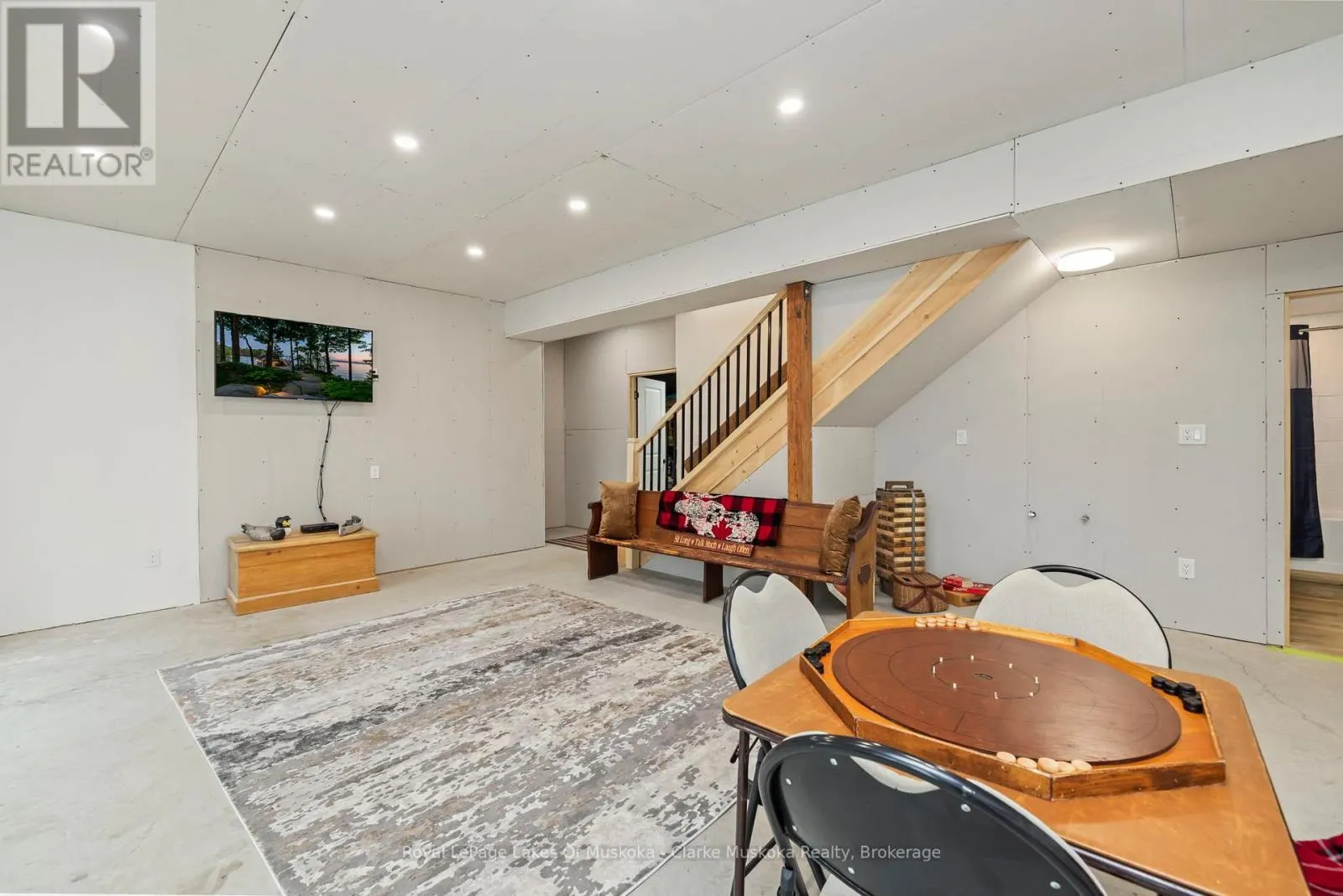 5 - 1062 PENNWOOD ROAD #5