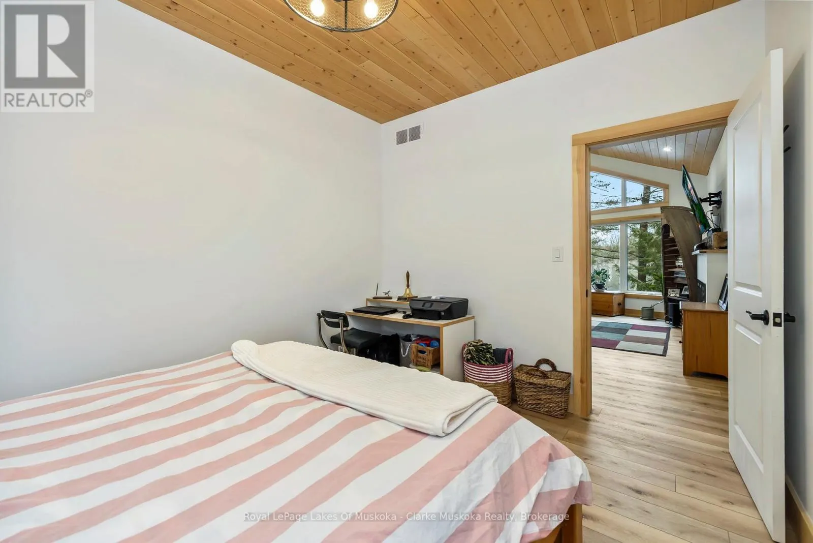 5 - 1062 PENNWOOD ROAD #5