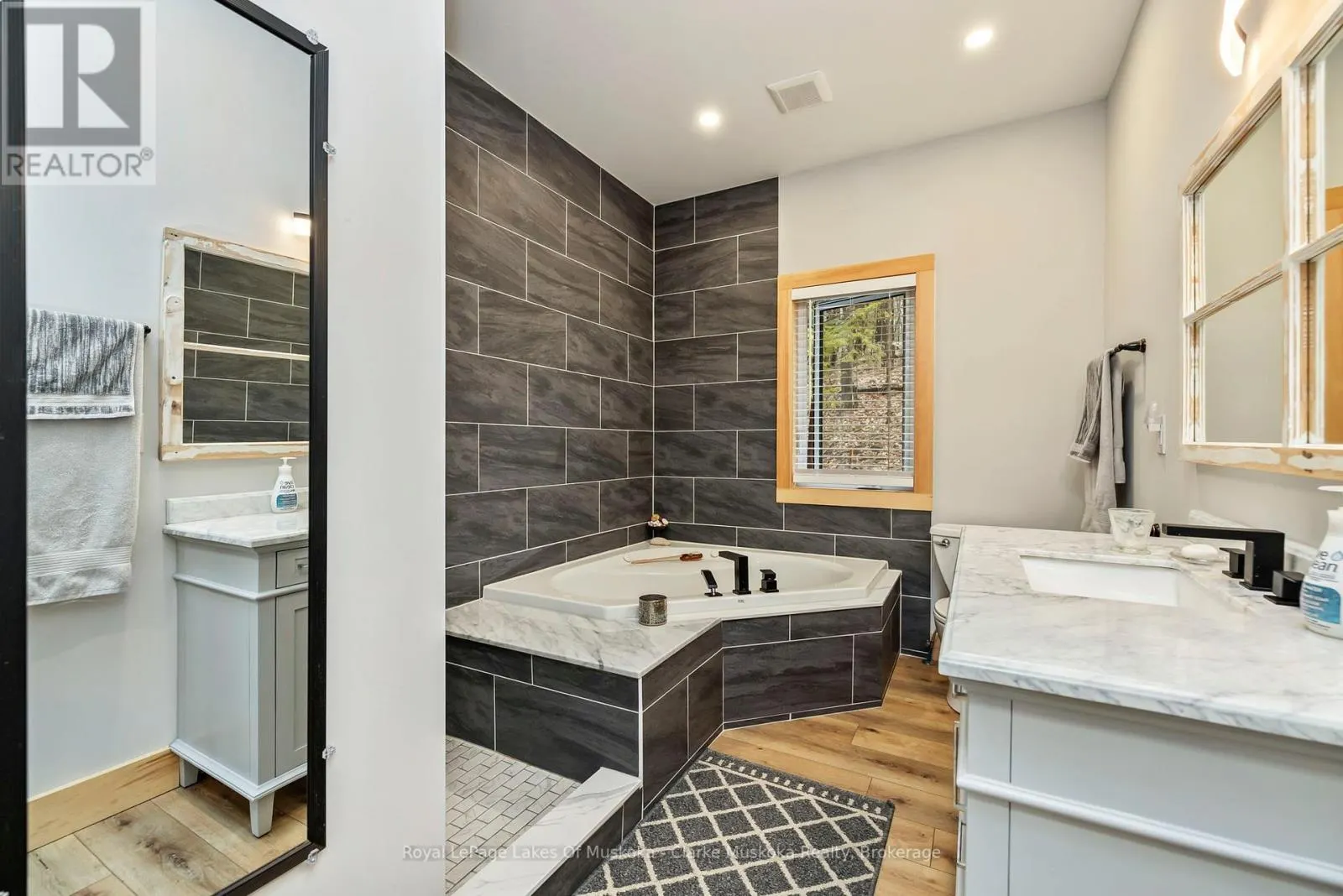 5 - 1062 PENNWOOD ROAD #5