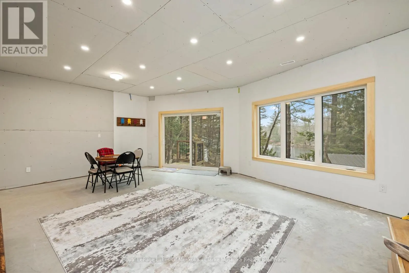 5 - 1062 PENNWOOD ROAD #5
