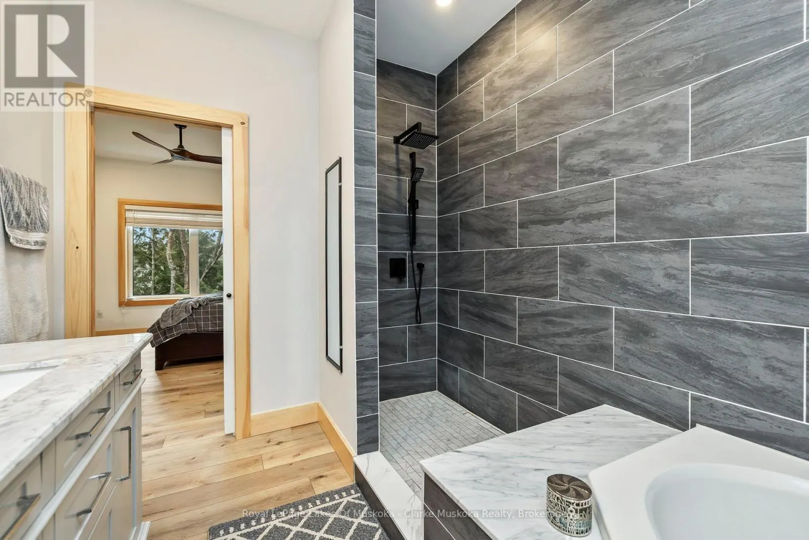 5 - 1062 PENNWOOD ROAD #5