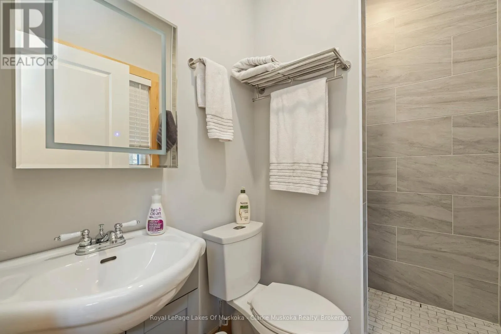 5 - 1062 PENNWOOD ROAD #5