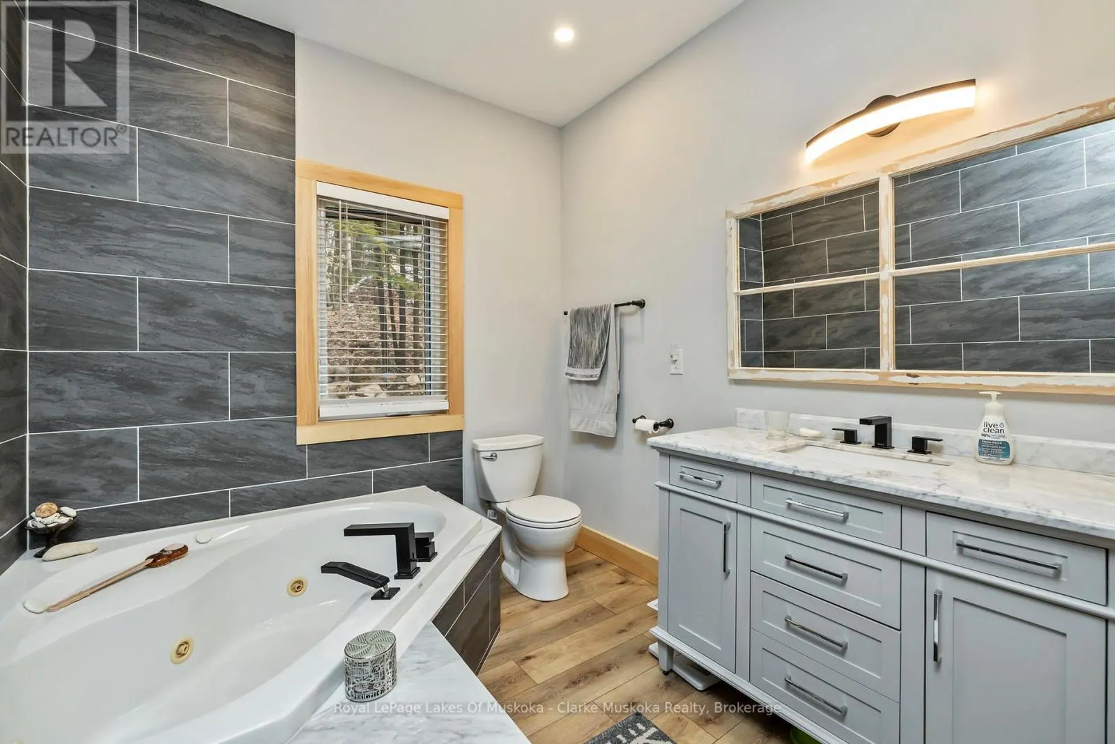 5 - 1062 PENNWOOD ROAD #5