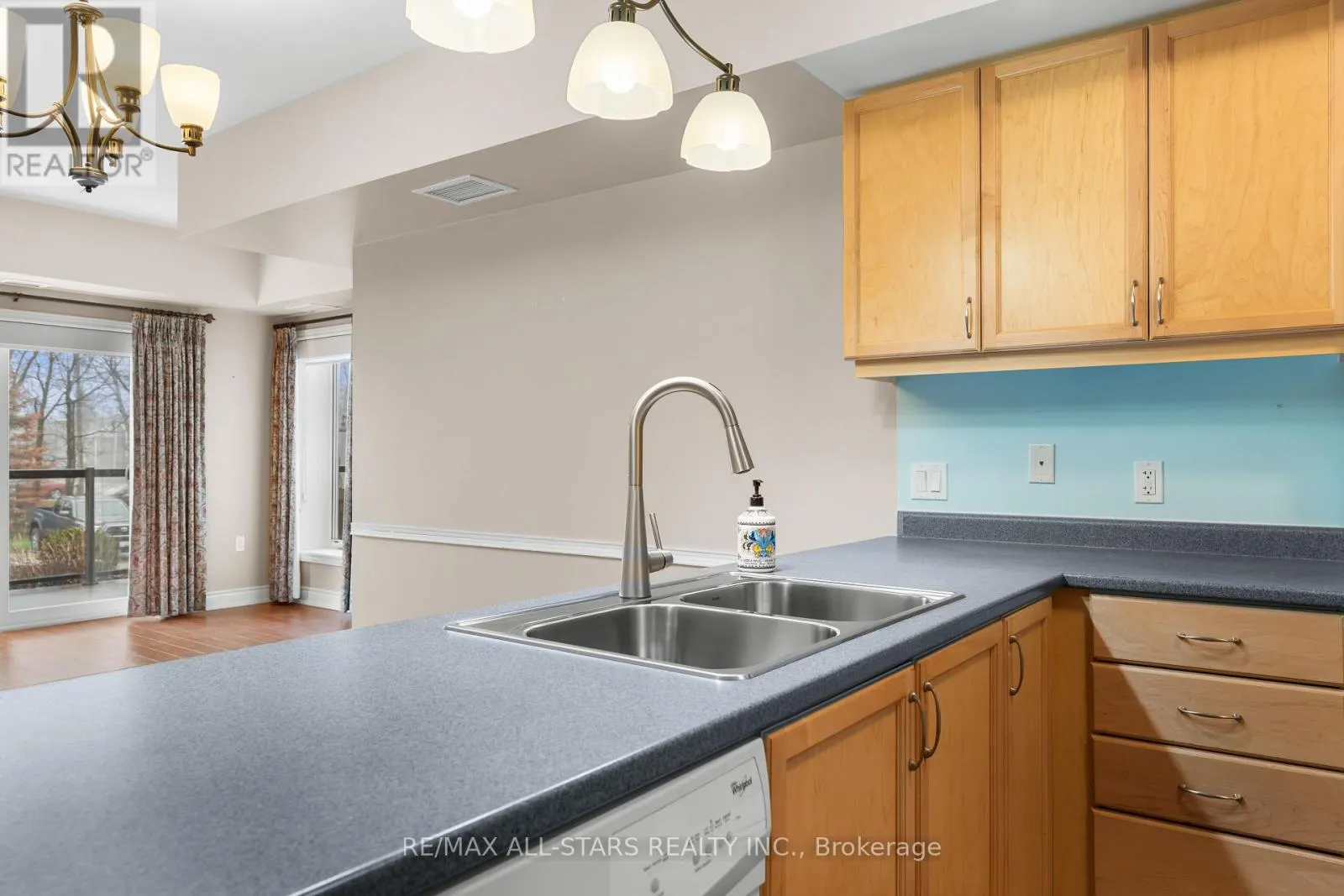 104 - 94 FRANCIS STREET W #104