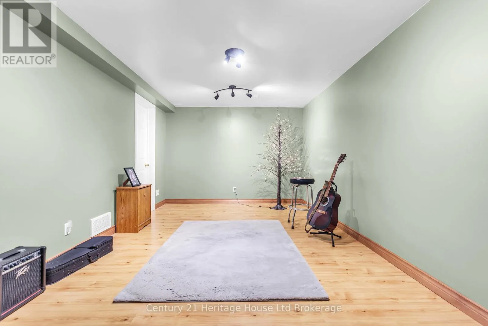 15 GIBSON DRIVE
