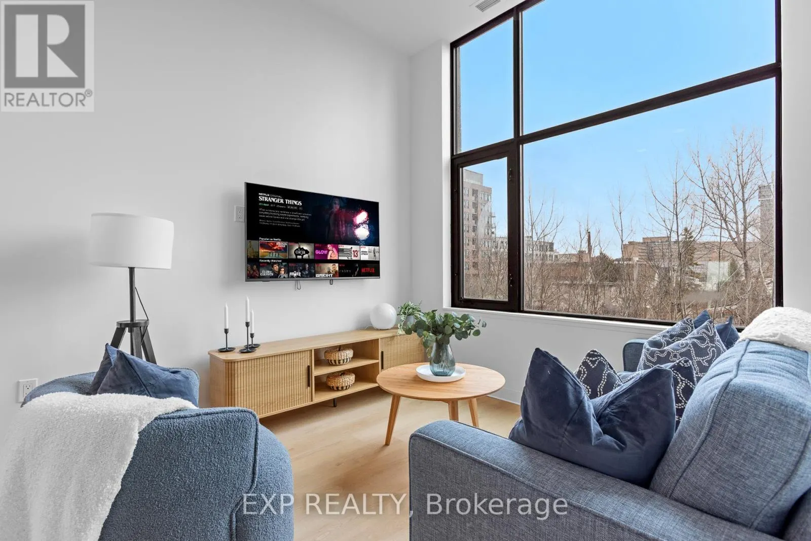 101 CHAMPAGNE AVENUE S