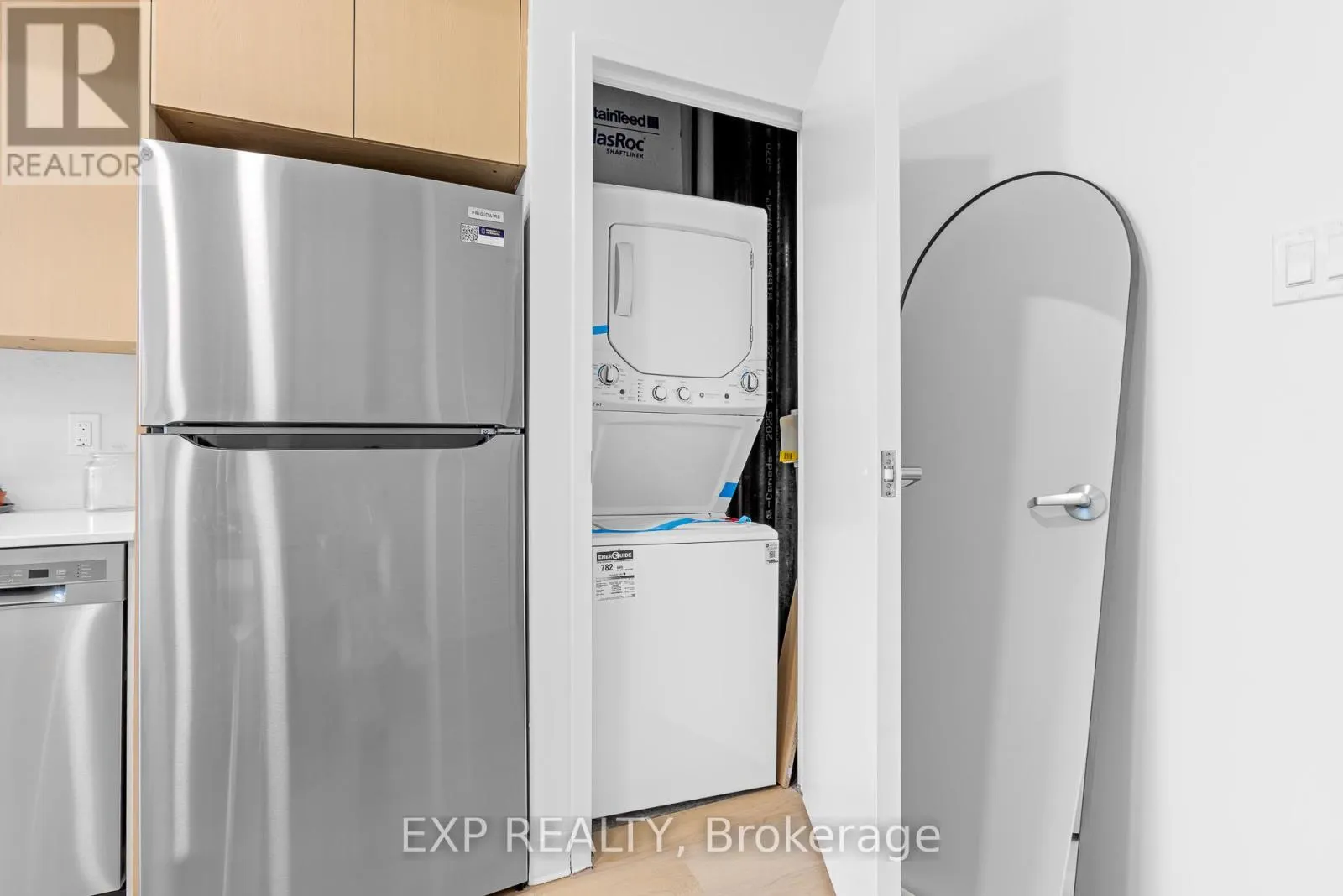 101 CHAMPAGNE AVENUE S