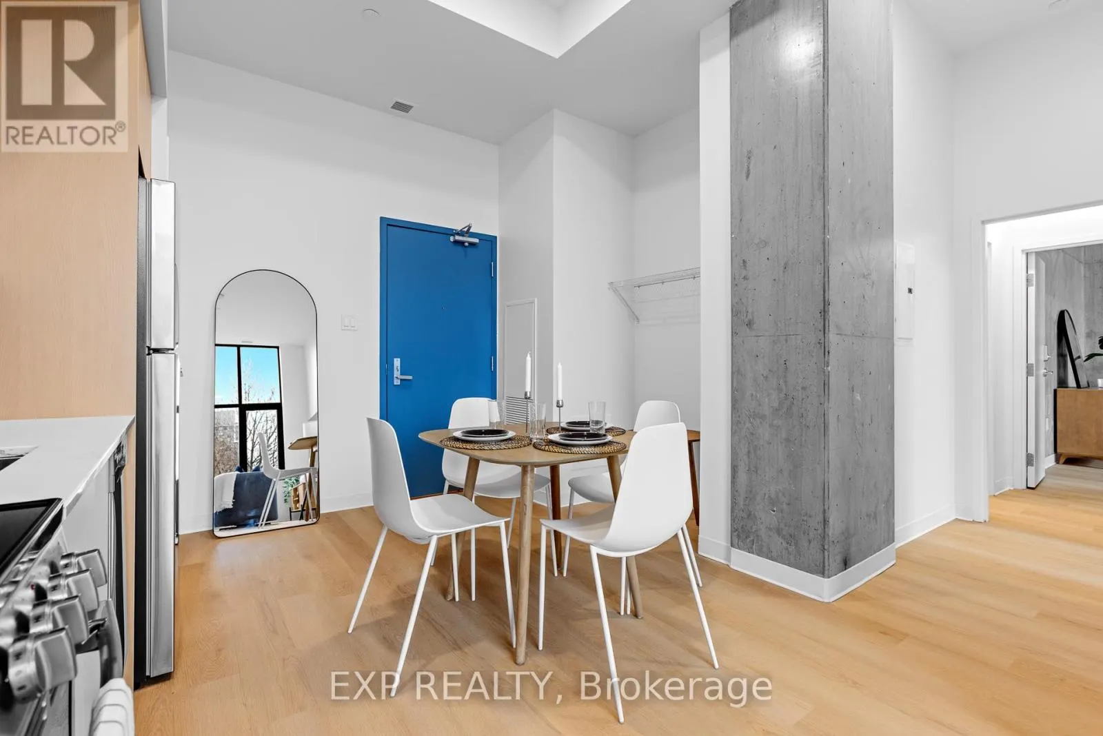 101 CHAMPAGNE AVENUE S