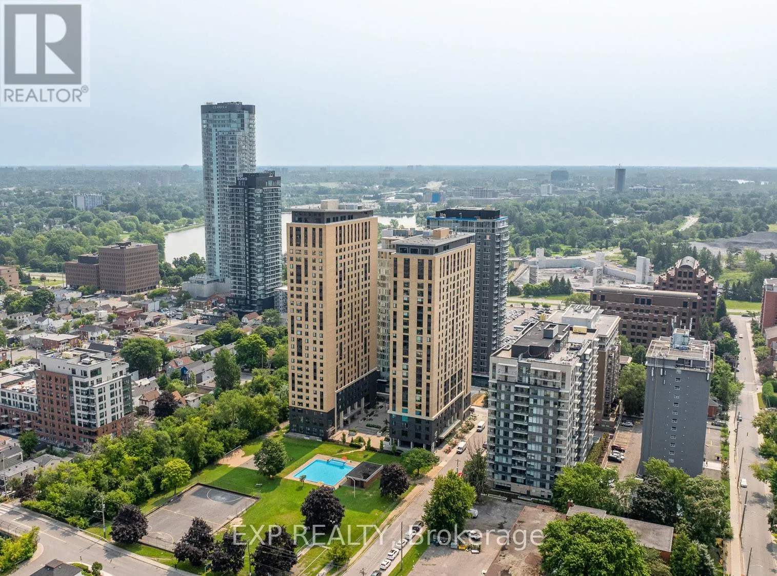 10 - 101 CHAMPAGNE AVENUE S