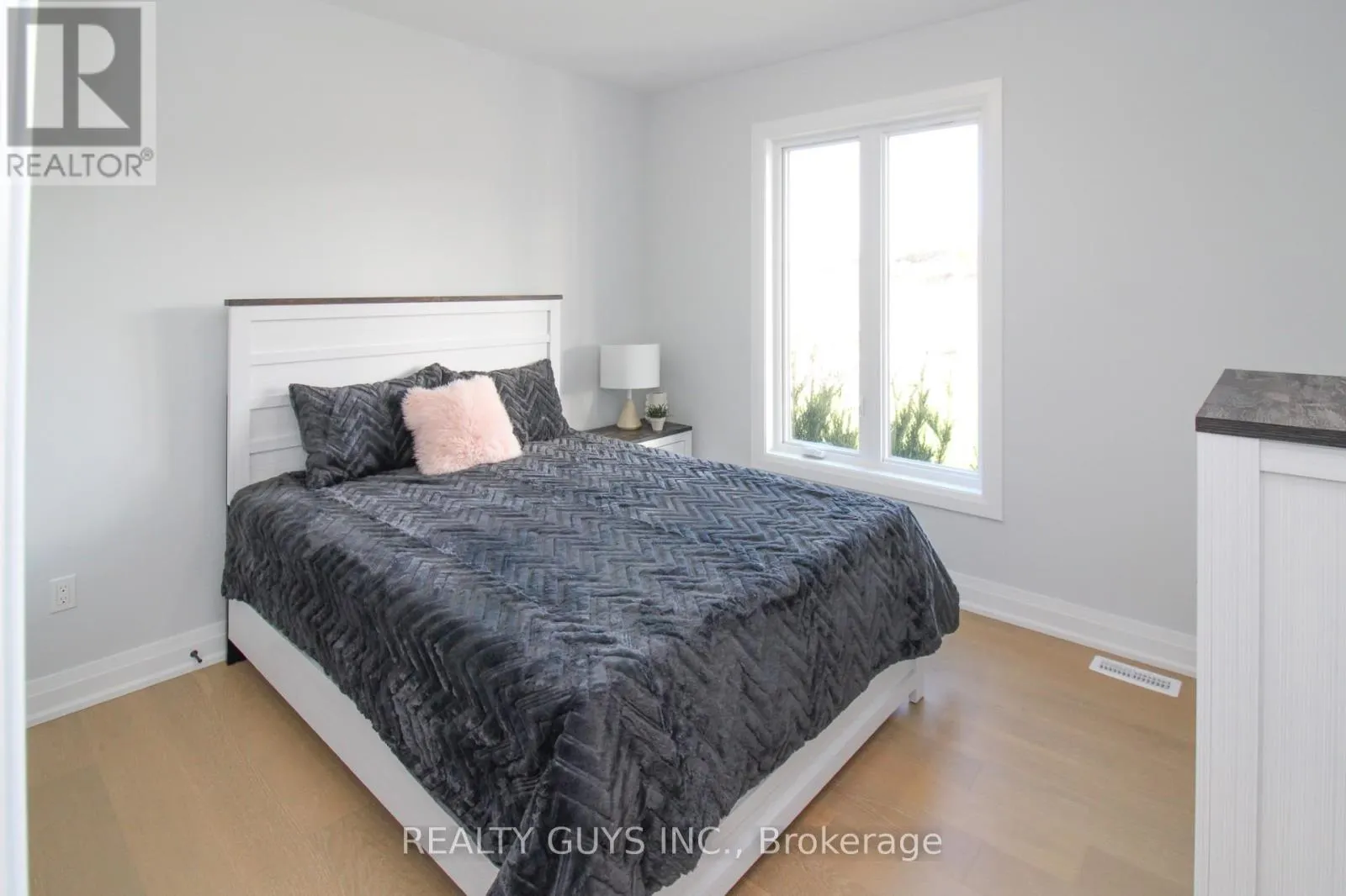 2418 GWENDOLYN COURT