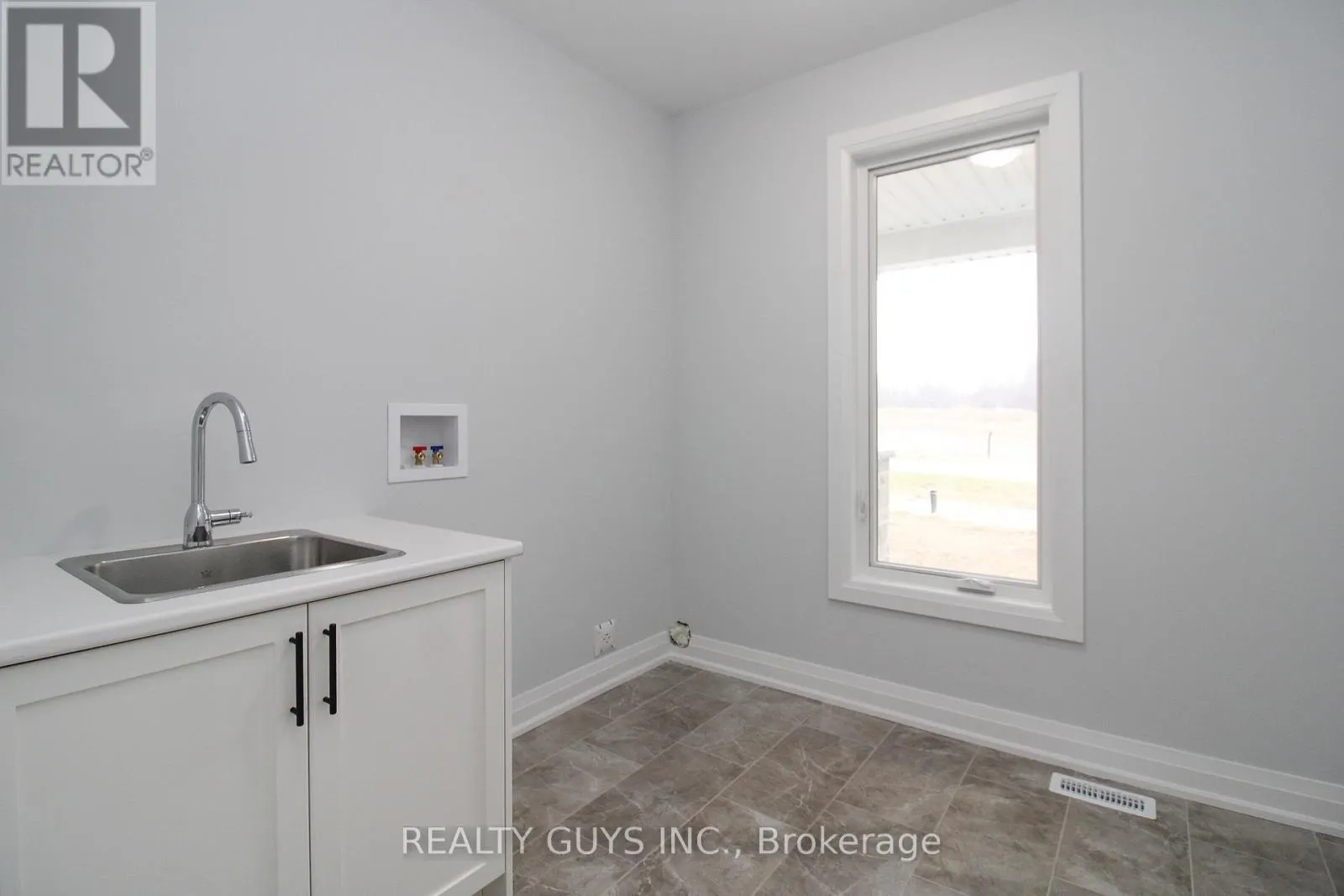 2418 GWENDOLYN COURT