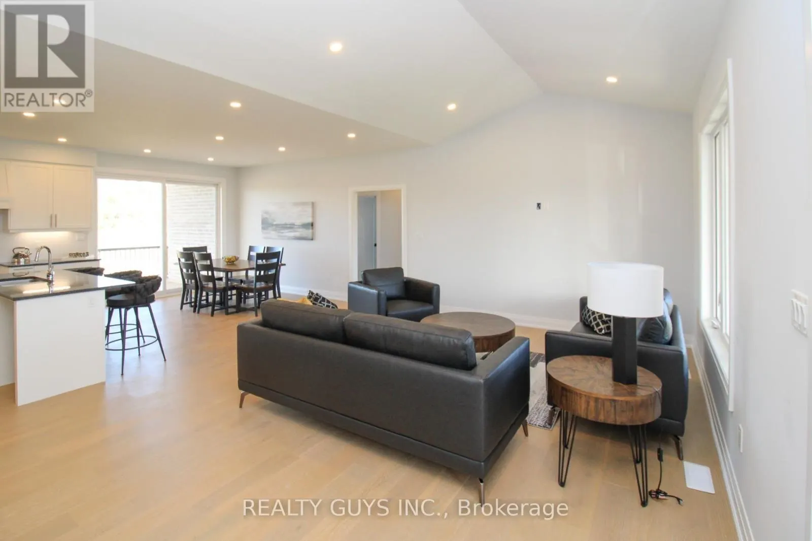 2418 GWENDOLYN COURT