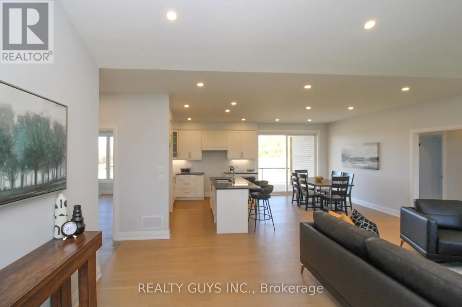 2418 GWENDOLYN COURT