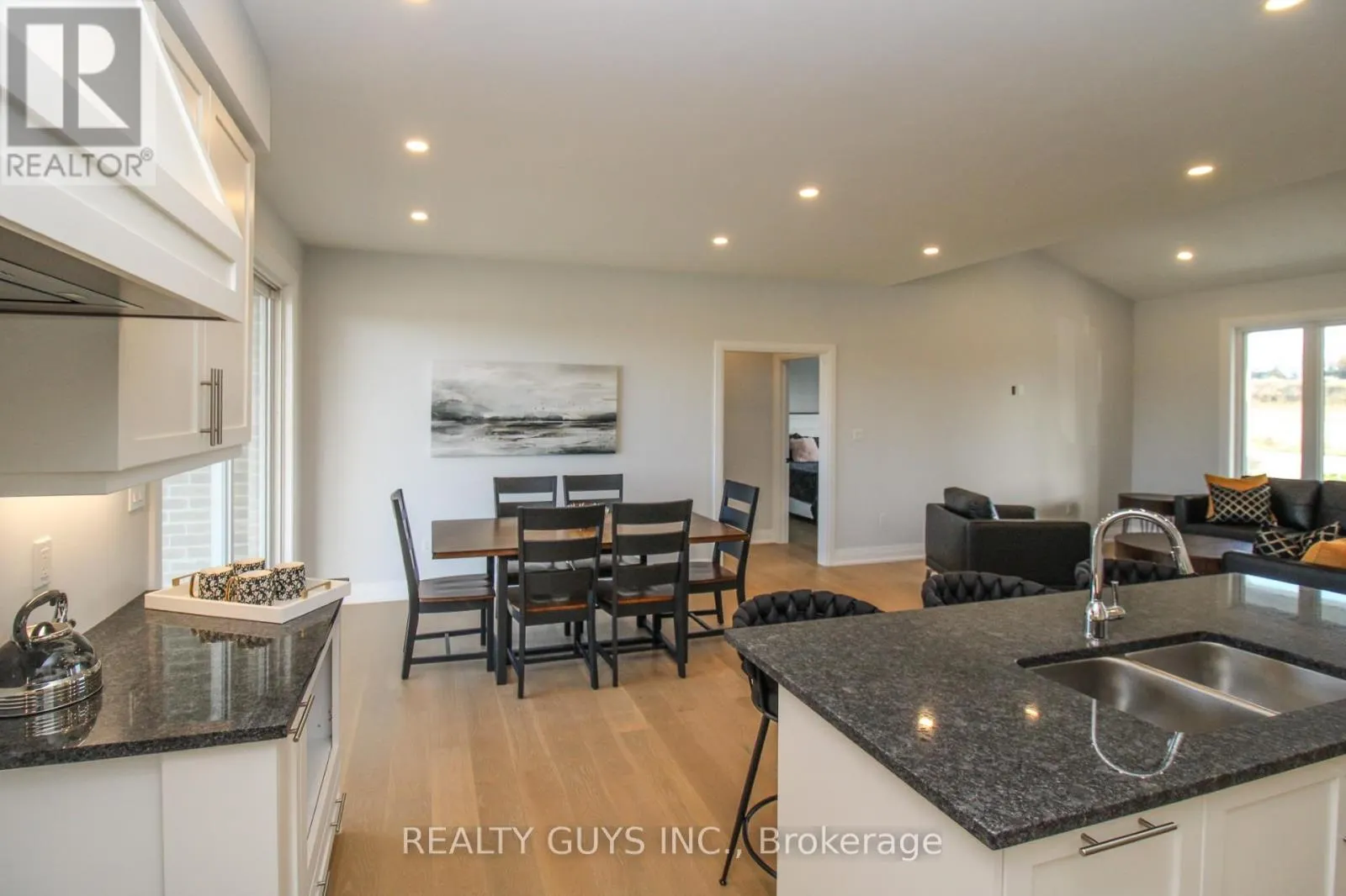 2418 GWENDOLYN COURT