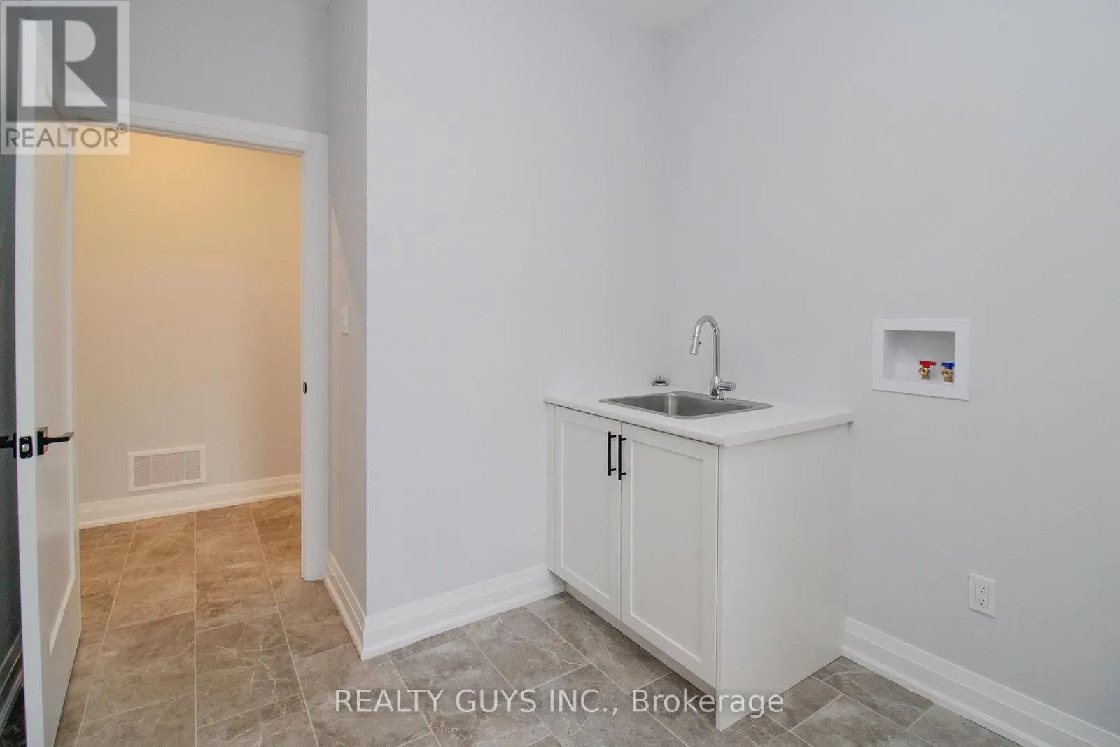 2418 GWENDOLYN COURT