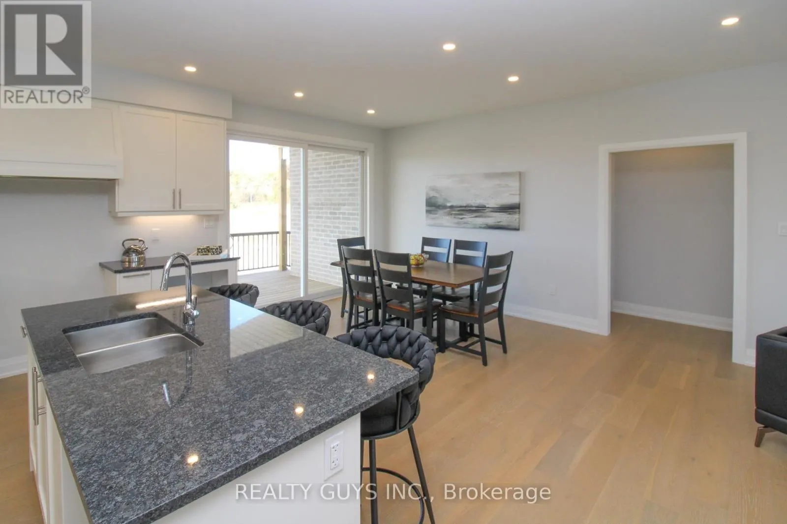 2418 GWENDOLYN COURT