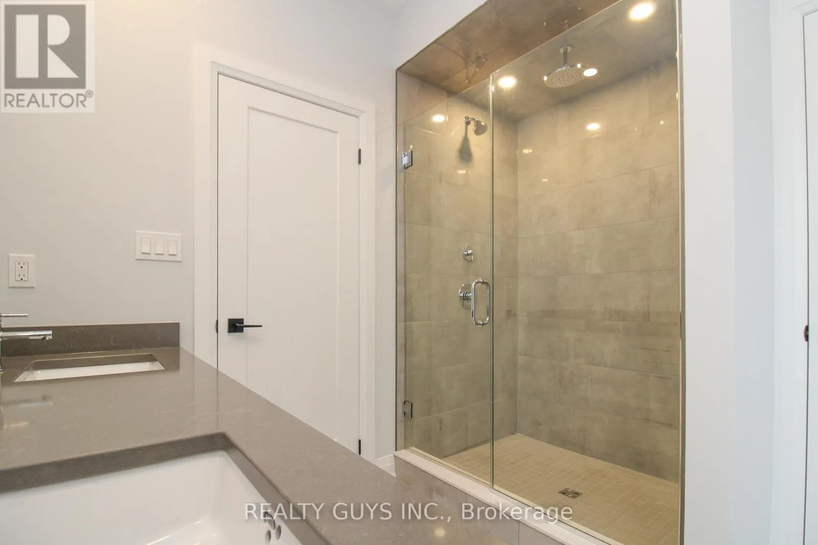 2418 GWENDOLYN COURT