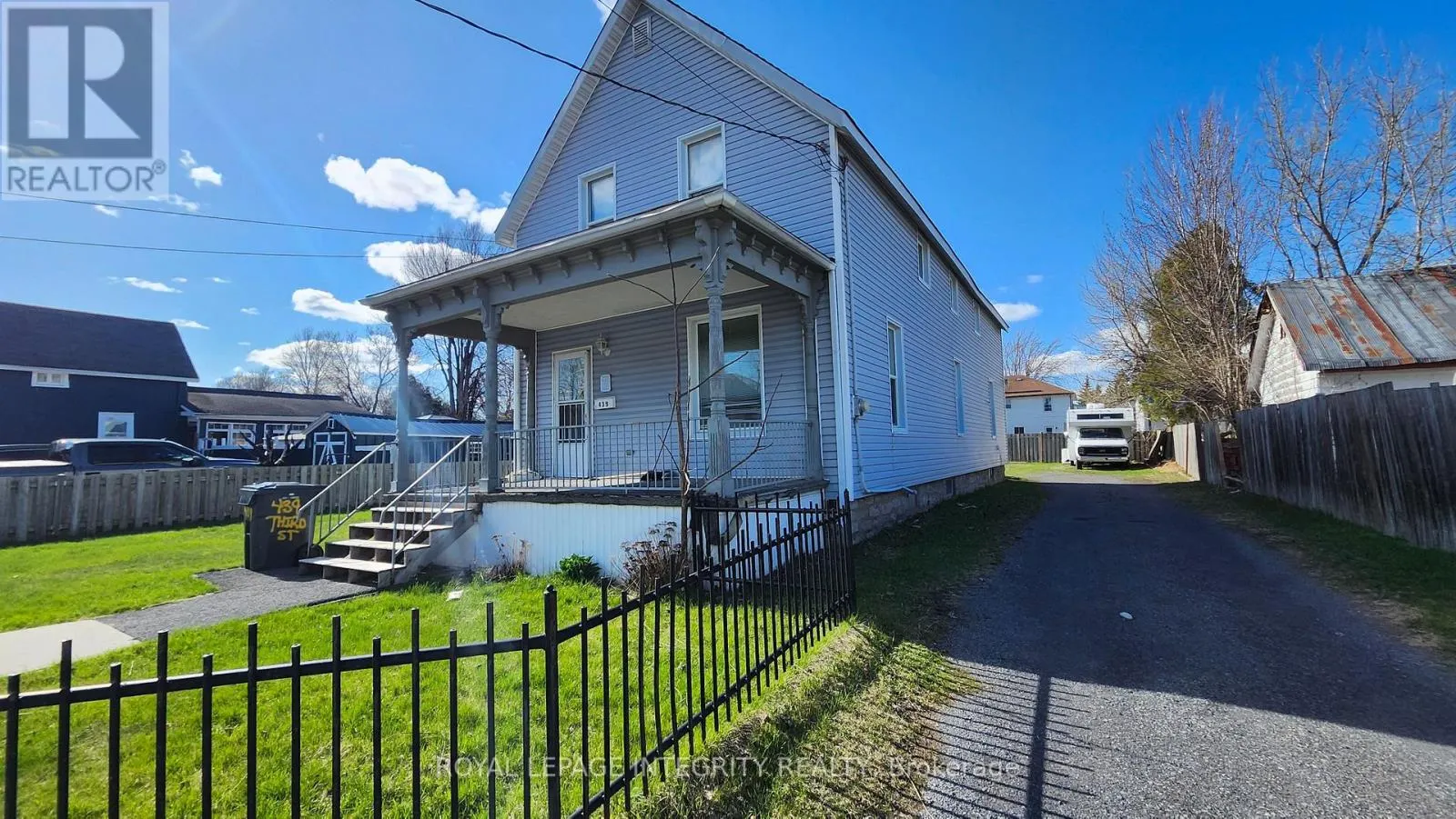 439 3RD STREET E