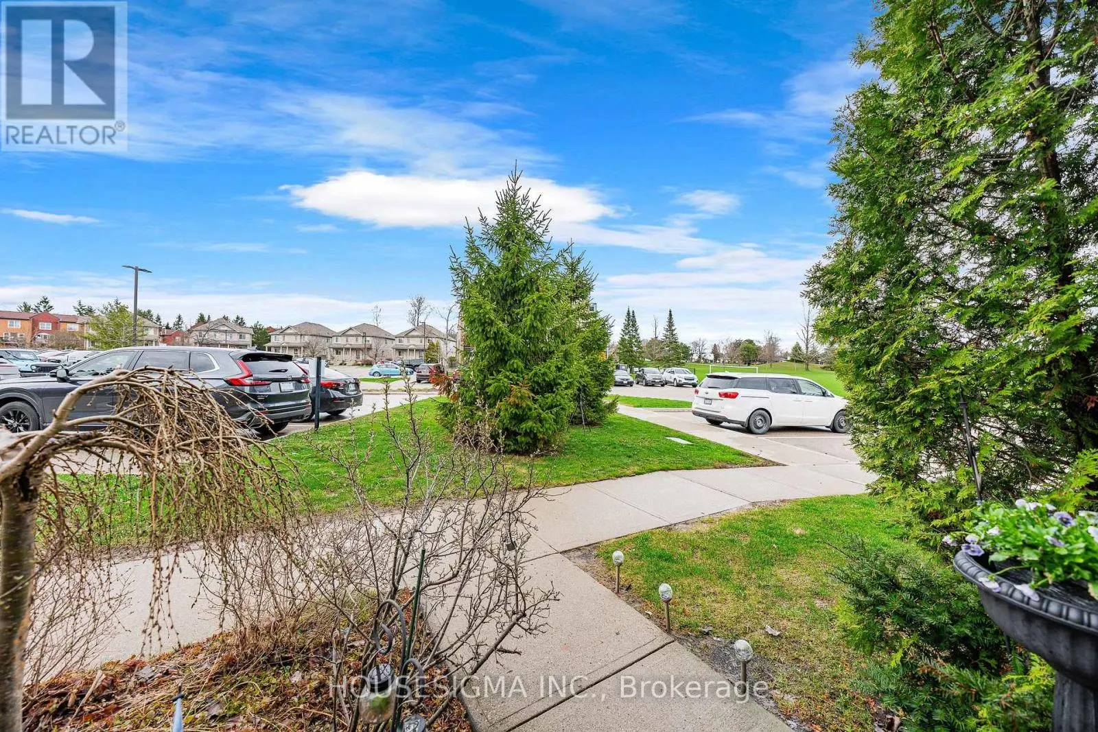124 - 35 MOUNTFORD DRIVE