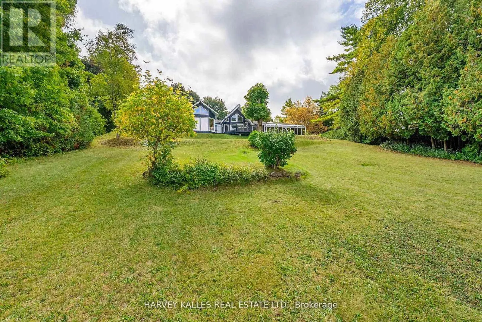 8 OAK DRIVE