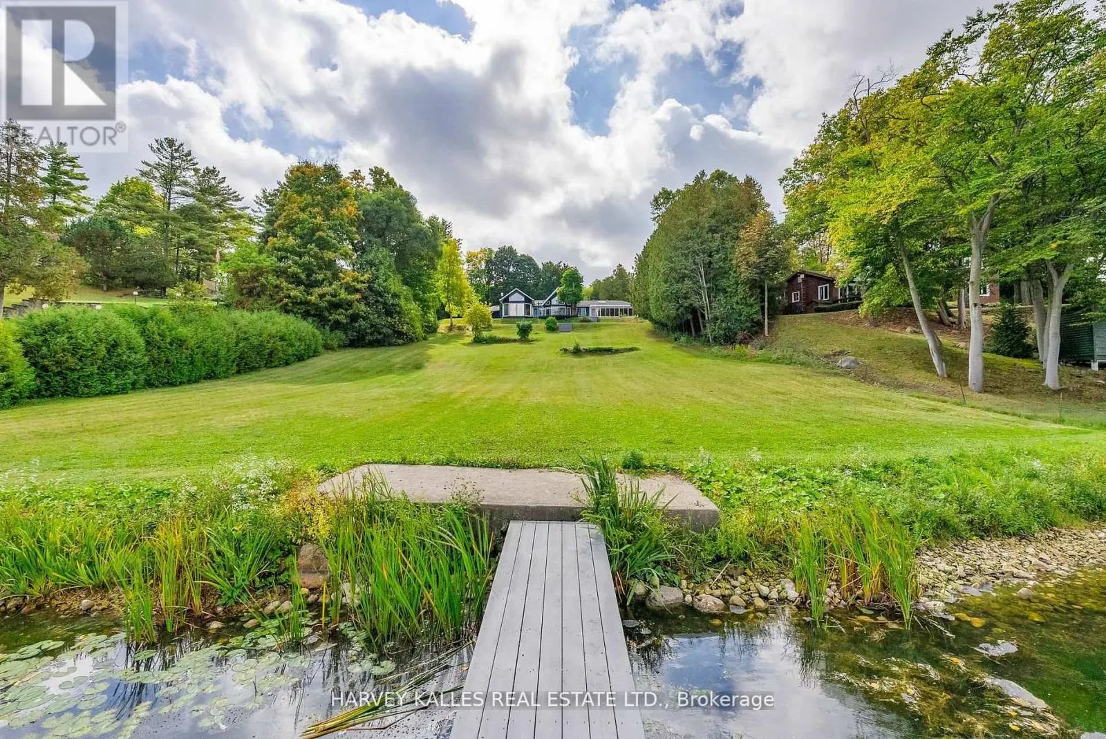 8 OAK DRIVE
