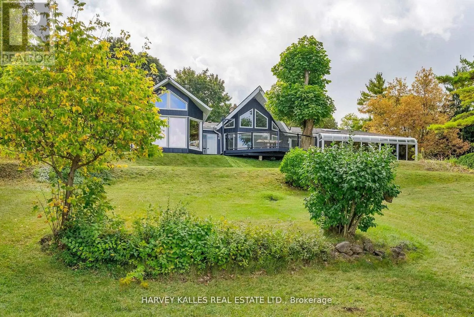 8 OAK DRIVE