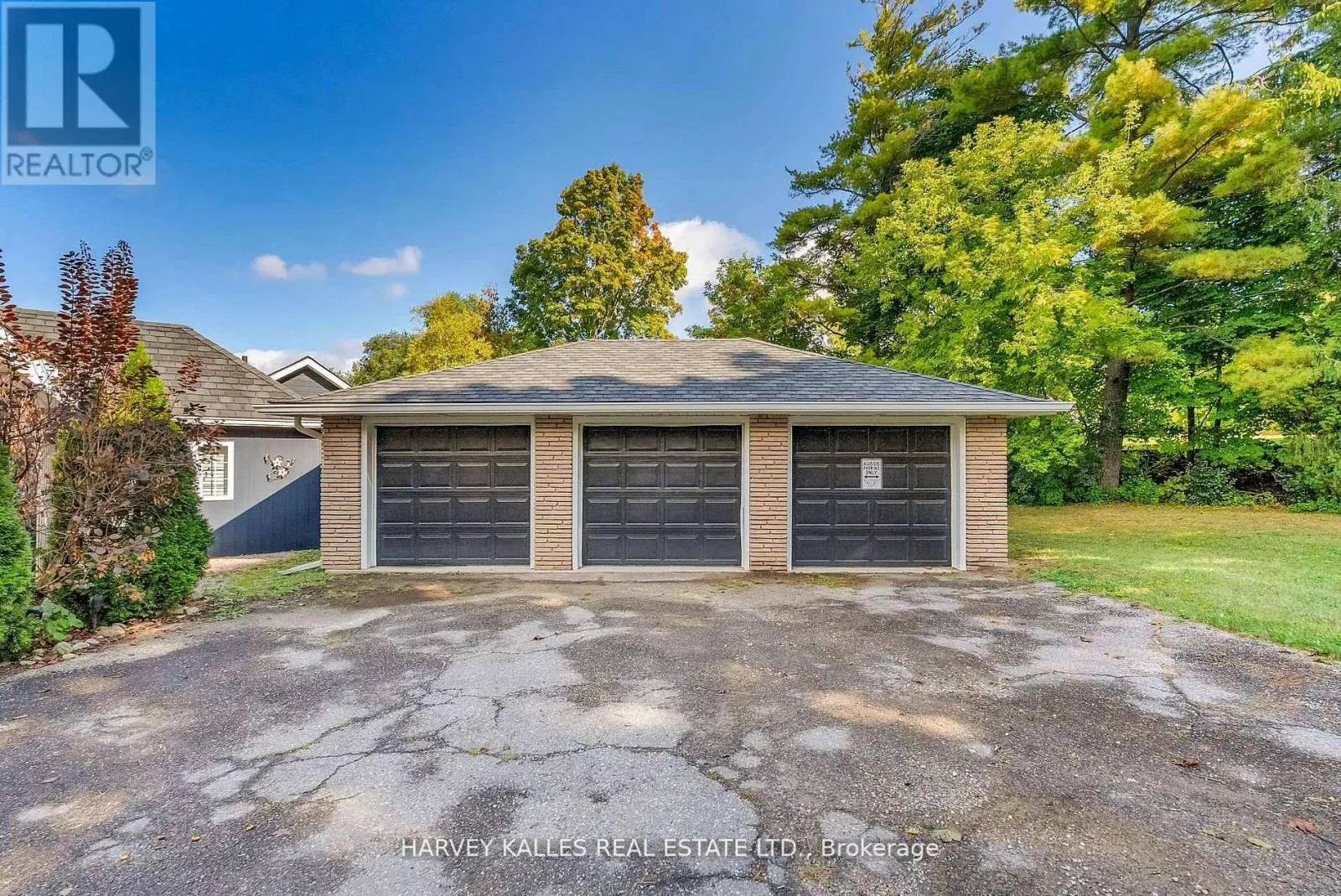 8 OAK DRIVE