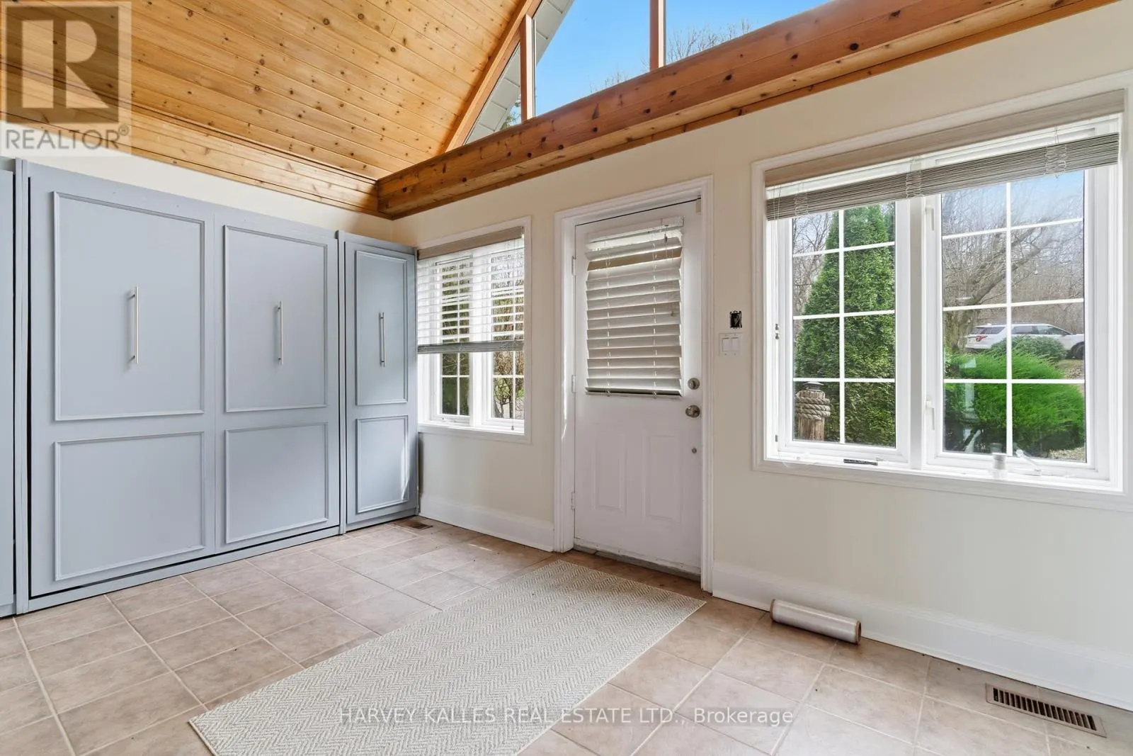 8 OAK DRIVE