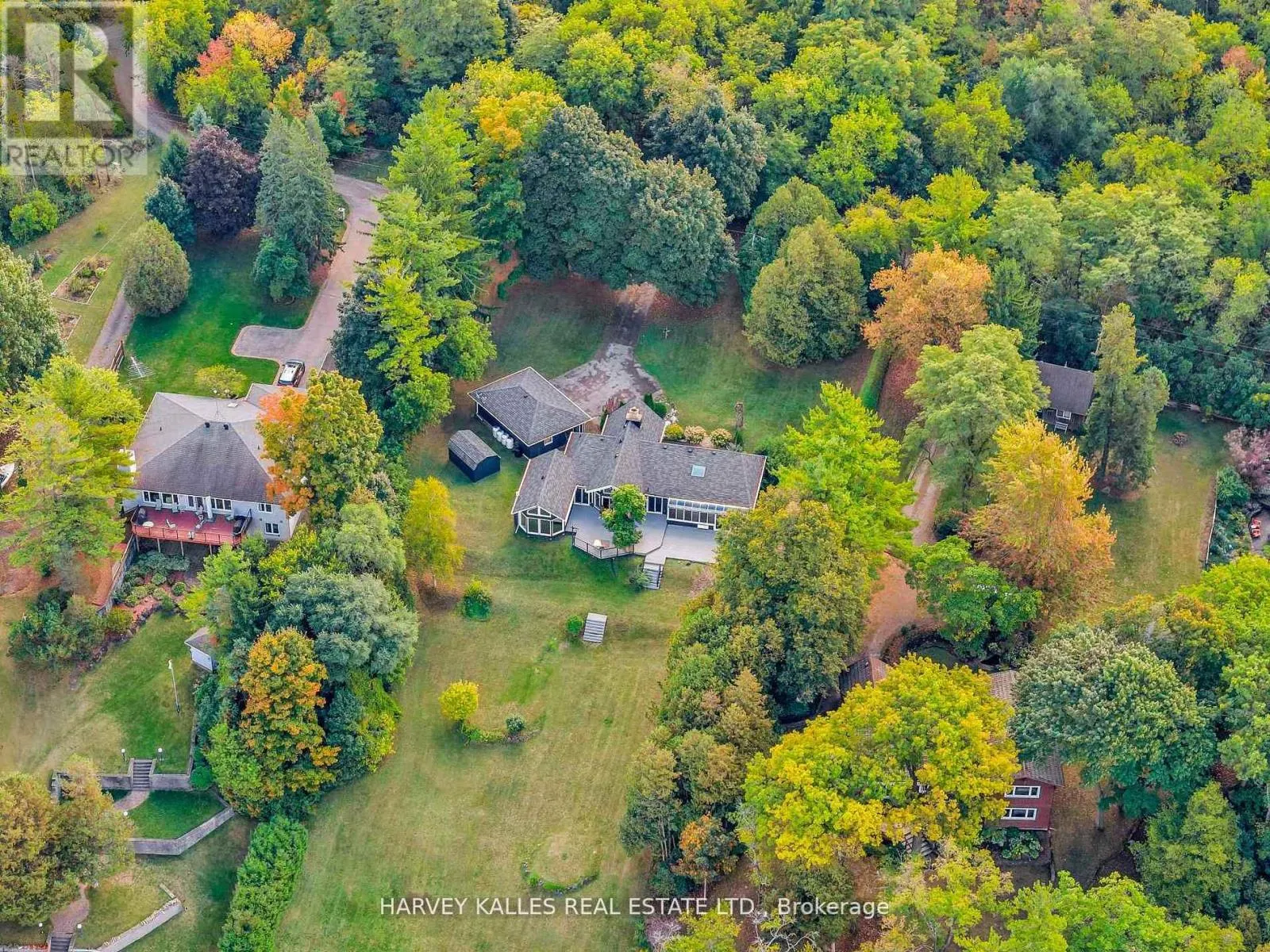 8 OAK DRIVE
