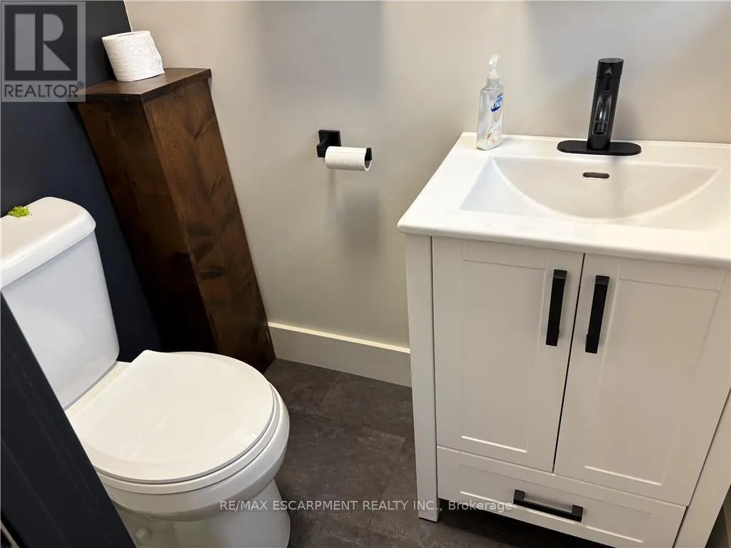 1B - 270 STATION STREET