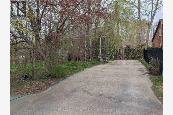 115 KING STREET E