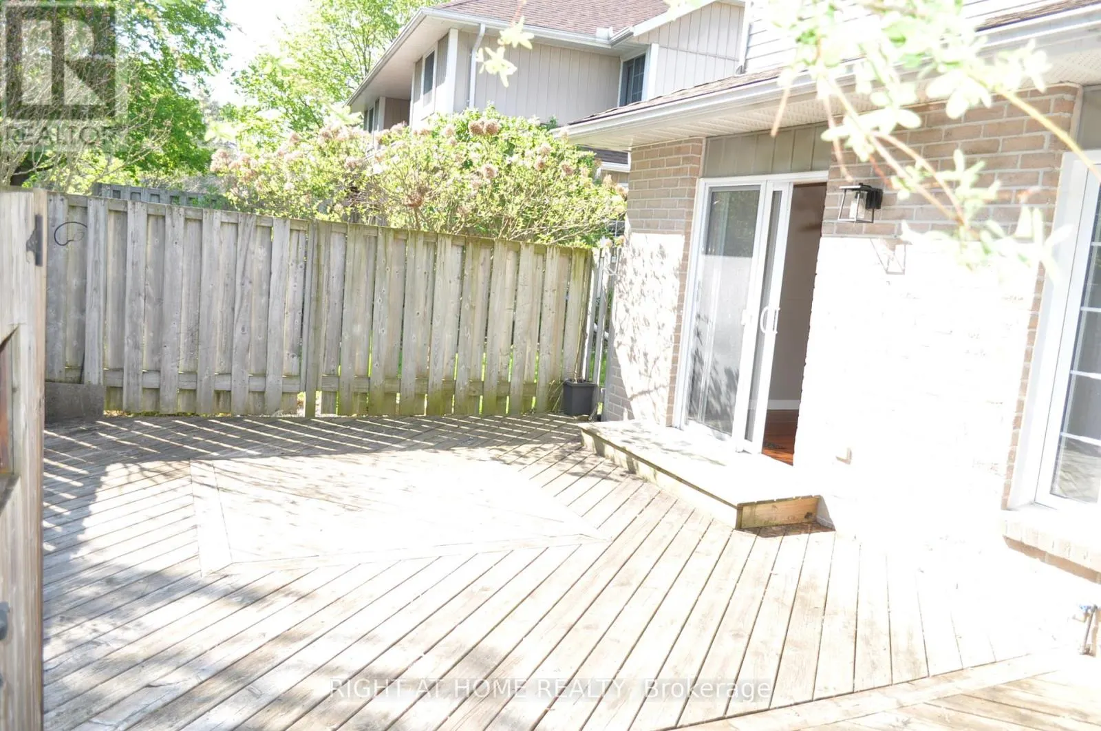 3 - 104 WOODLAWN ROAD E