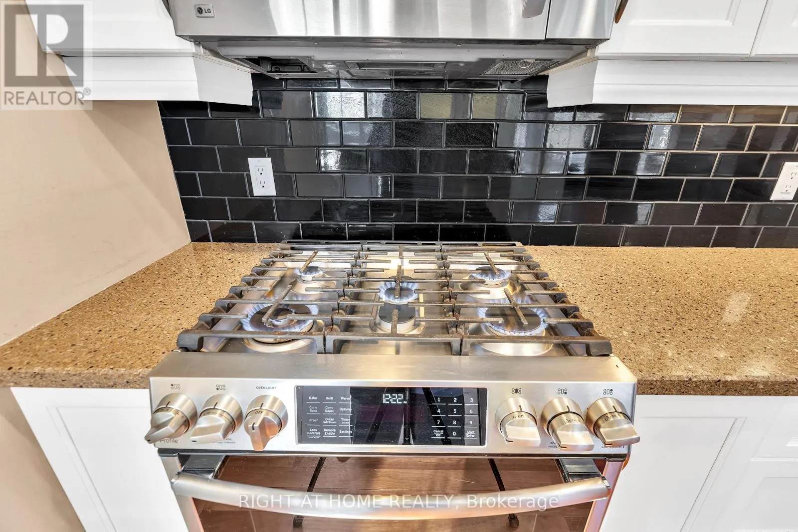 3 - 104 WOODLAWN ROAD E